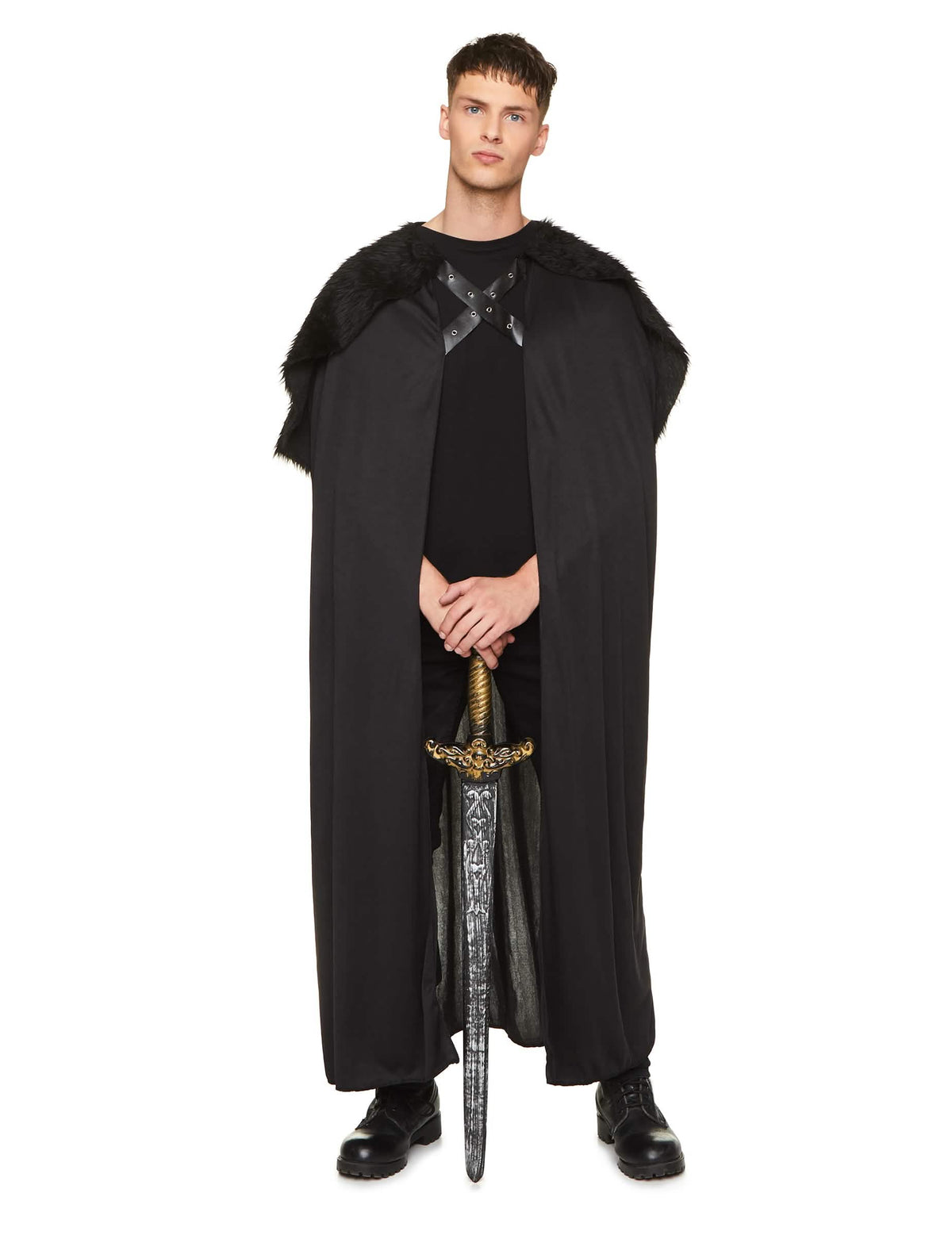 Vista geral com espada da capa com pelo medieval