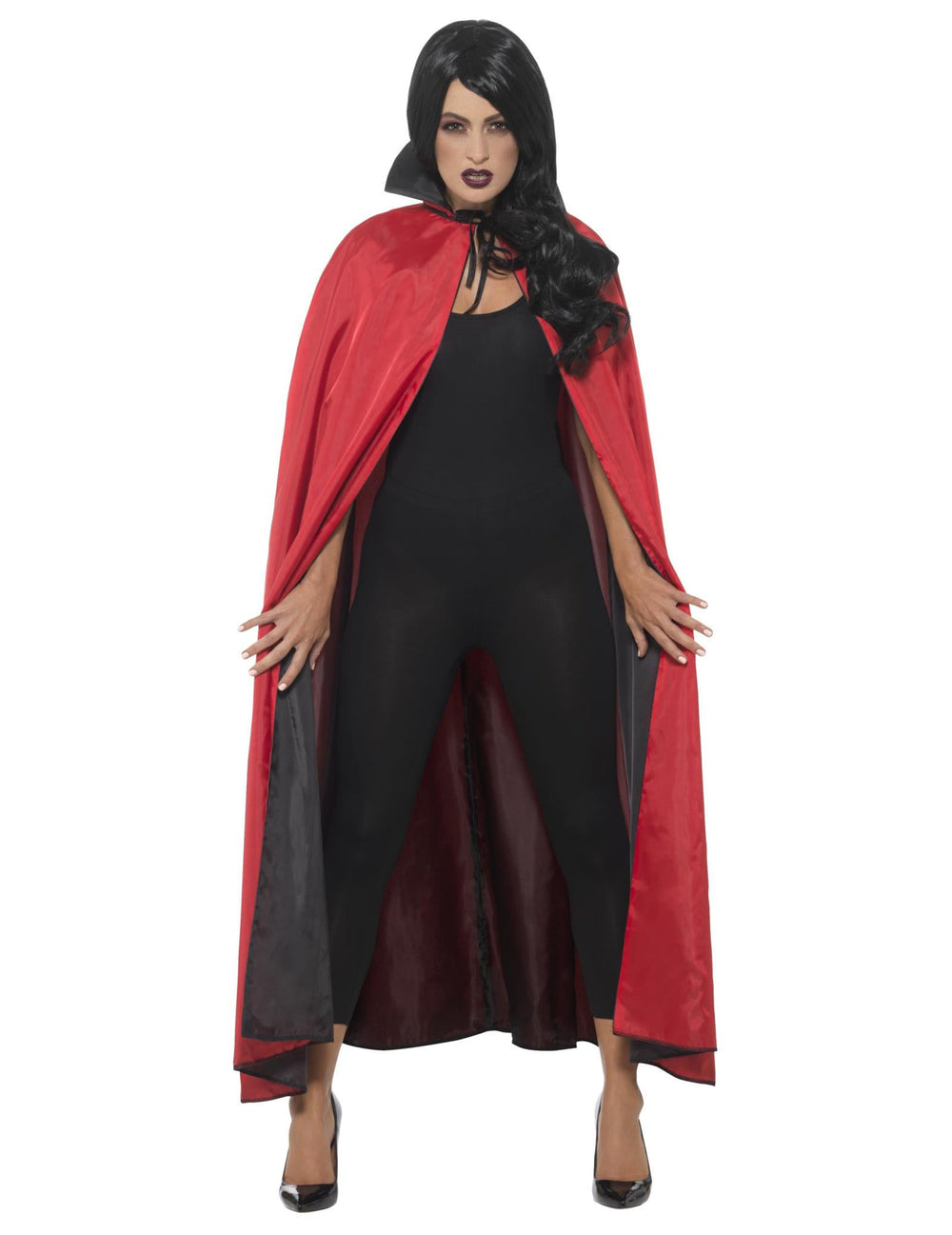 Vue de face de la cape satinée de vampire
