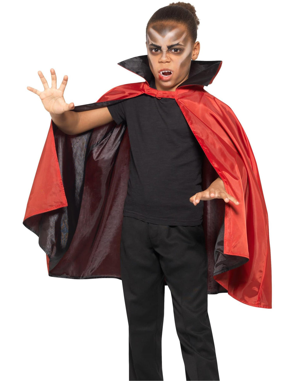 Vue de face du revers rouge de la cape vampire satinée réversible pour enfant