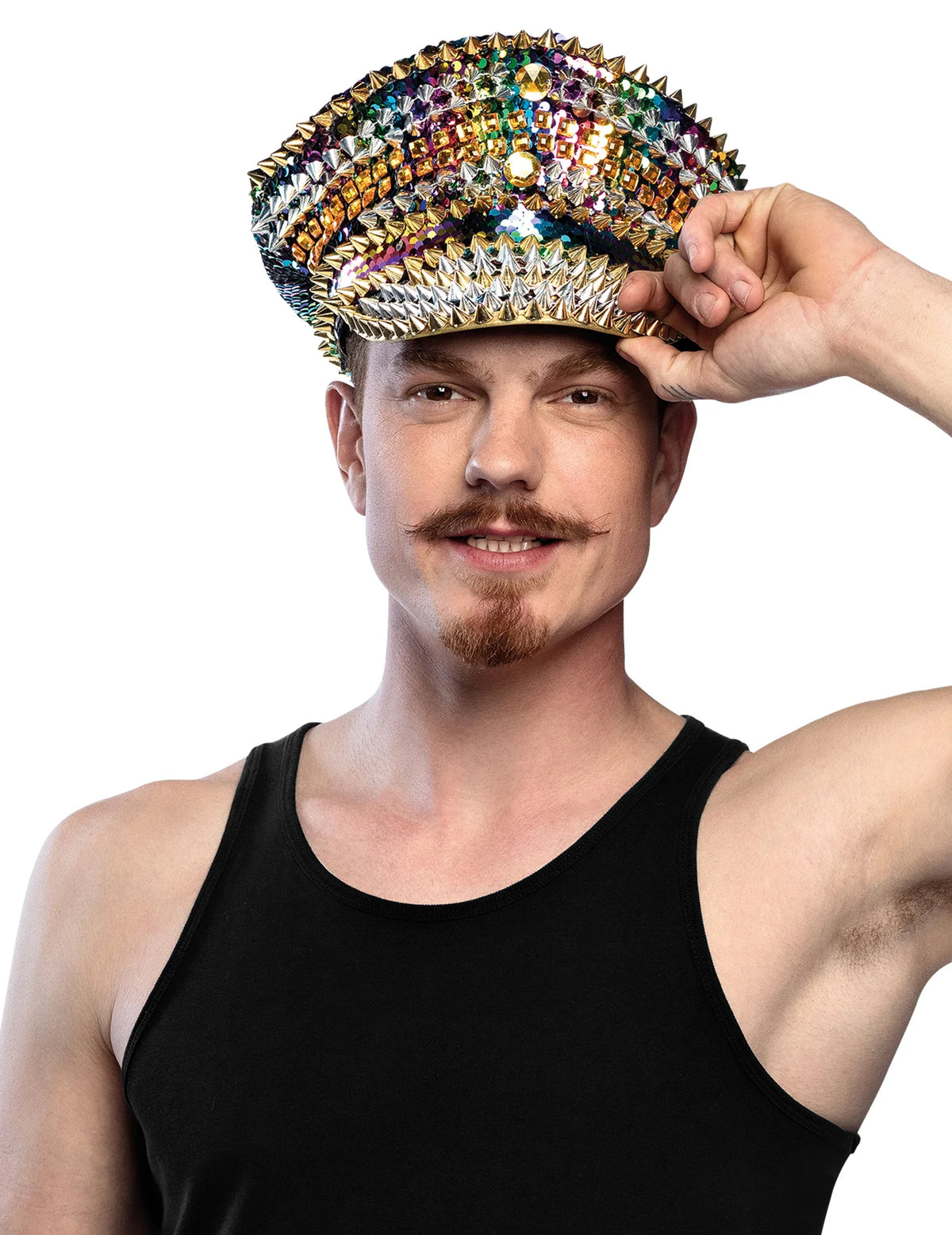 Vue de face de la casquette arc en ciel avec clous pour adulte