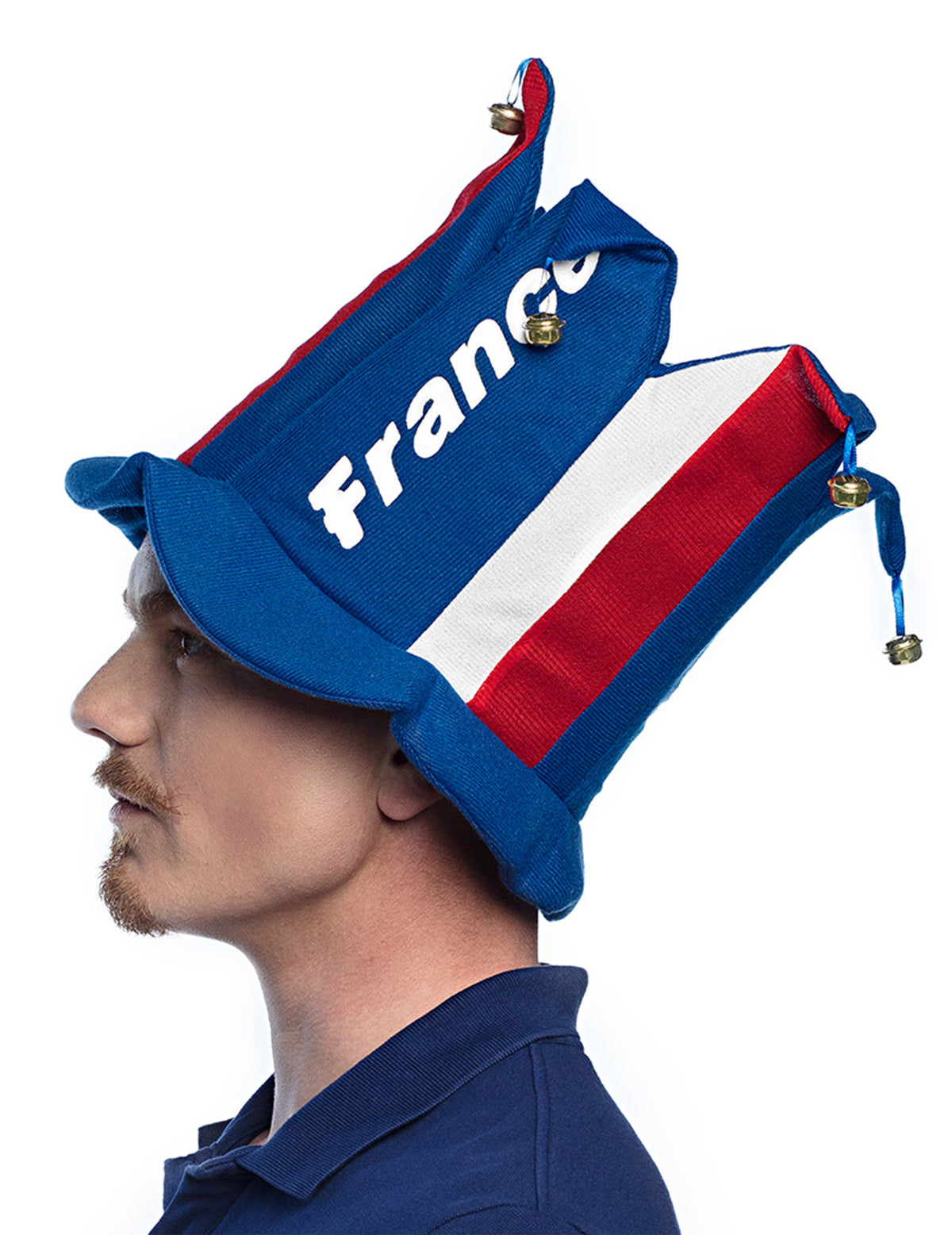 Vue de profil du chapeau avec grelot supporter France