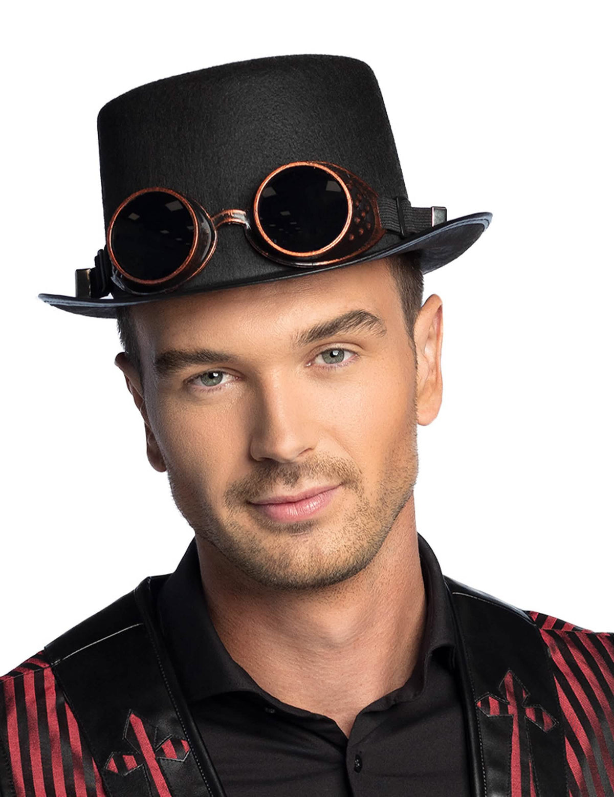 Plano aproximado frontal do chapéu com óculos steampunk