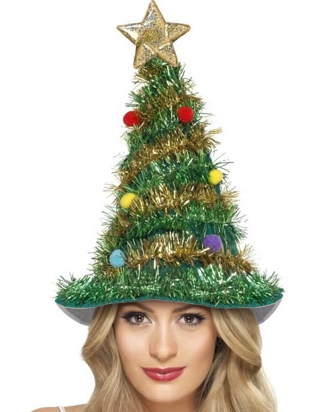 Grande plano do chapéu de pinheiro decorado de natal para adulto