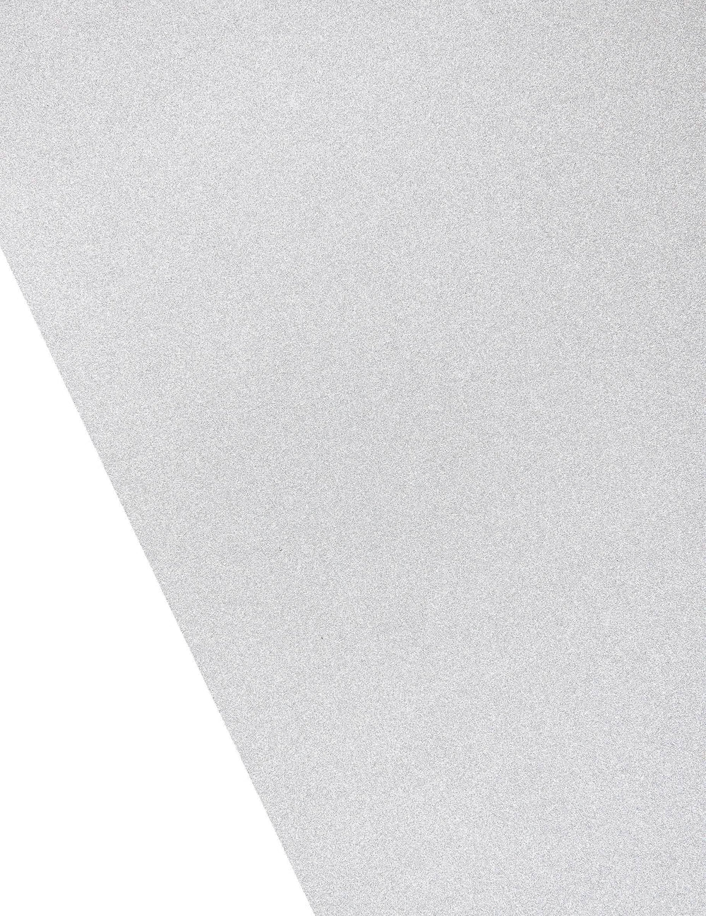 Grande plano da textura do caminho de mesa com lantejoulas para decoração de festa prateado efeito metal