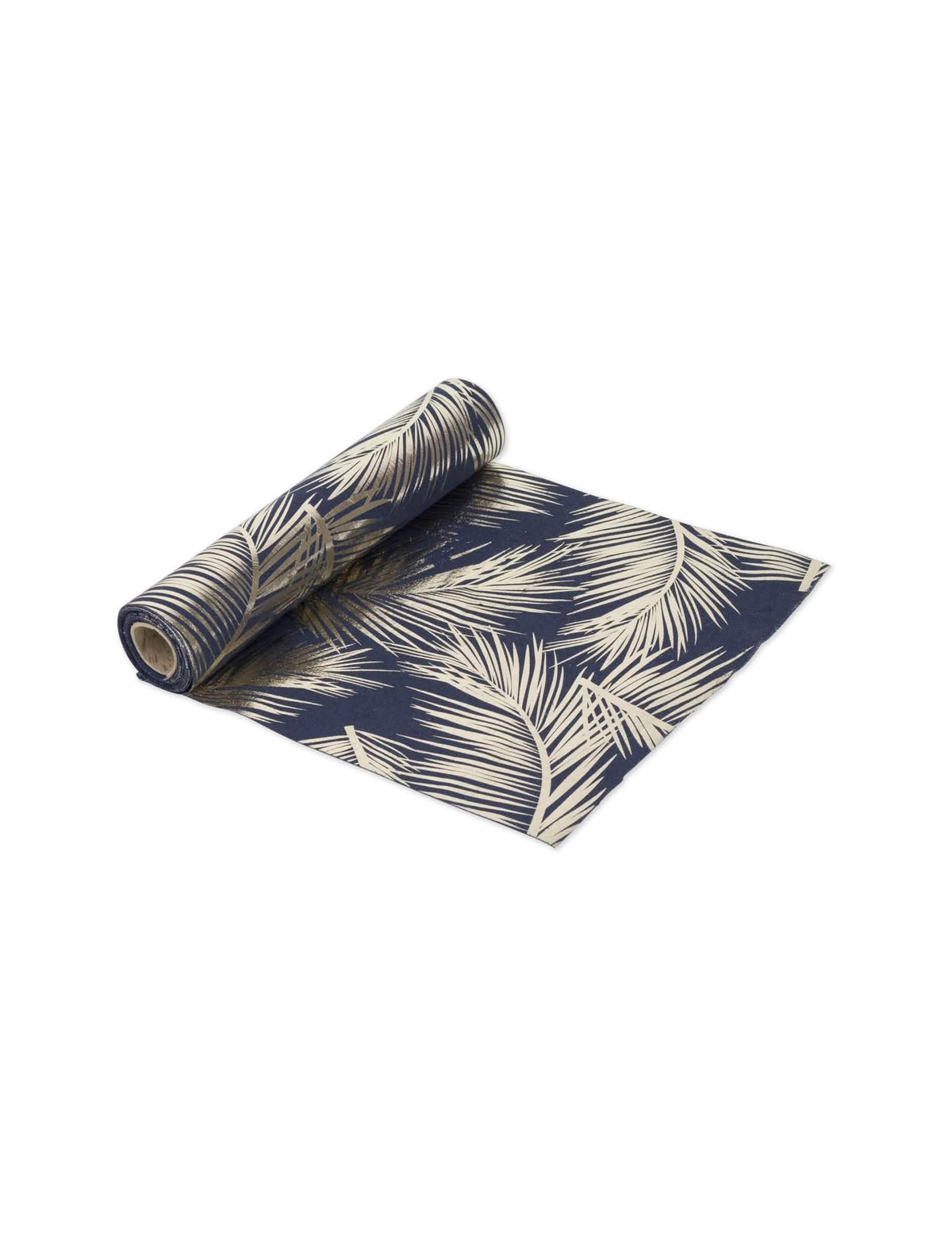 Grande plano dos motivos dourados do elegante caminho de mesa em linho com fetos
