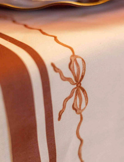 Caminho de mesa Lindos nós em tecido creme auburn e terra queimada 28 cm x 3 m