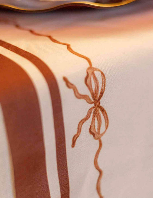 Caminho de mesa Lindos nós em tecido creme auburn e terra queimada 28 cm x 3 m
