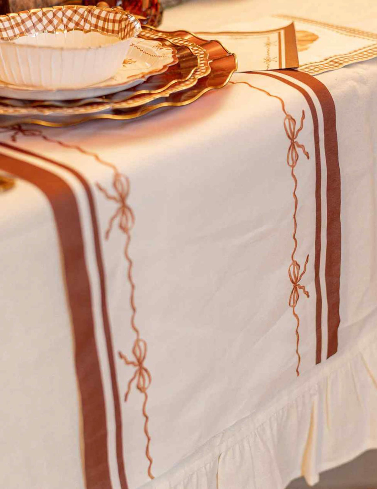 Caminho de mesa Lindos nós em tecido creme auburn e terra queimada 28 cm x 3 m