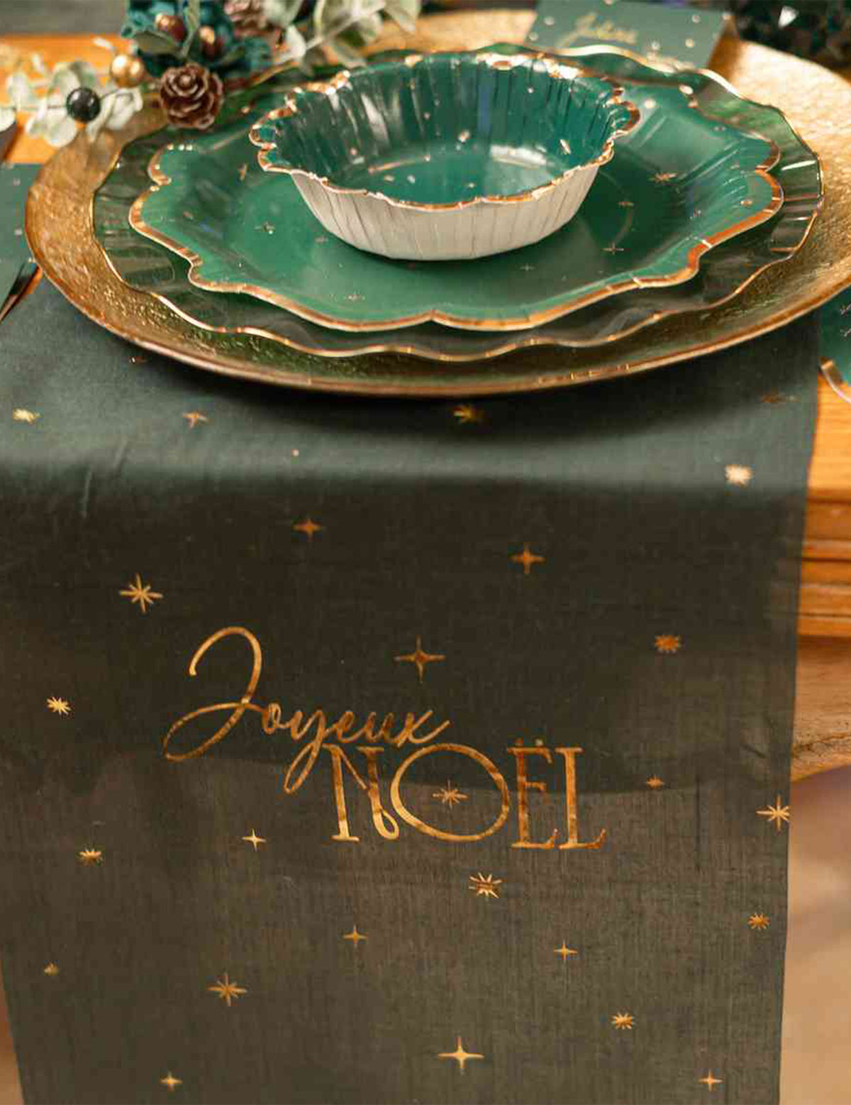 Caminho de mesa Feliz Natal atemporal verde inglês e dourado 28 cm x 3 m
