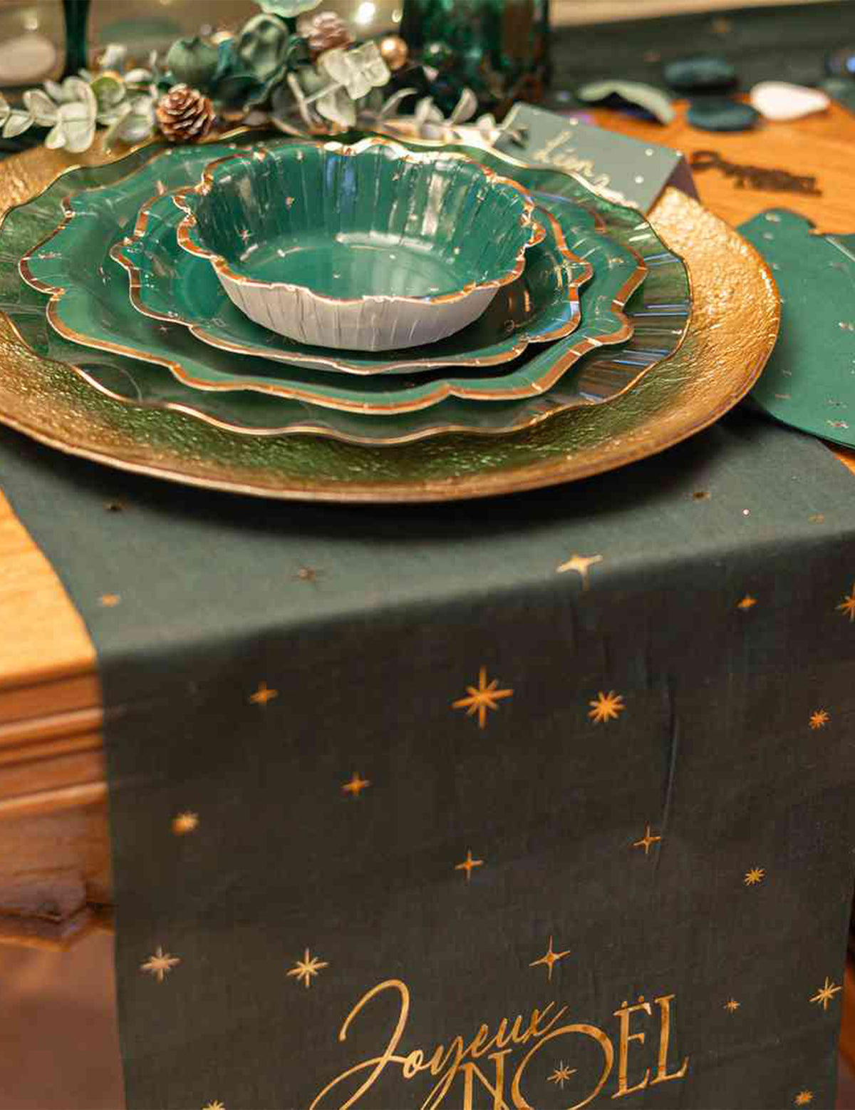 Caminho de mesa Feliz Natal atemporal verde inglês e dourado 28 cm x 3 m
