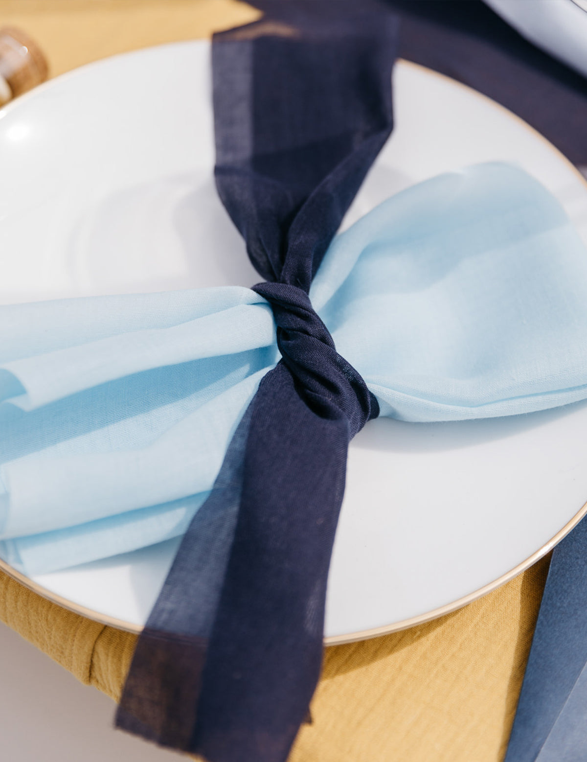 Caminho de mesa em musselina azul-celeste 48 cm x 5 m para batizado