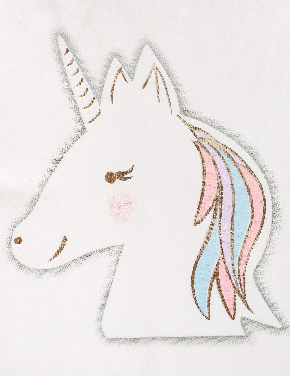 Gros plan sur la tête de licorne du chemin de table licorne pastel