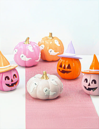 Abóbora de resina rosa com chapéu laranja pastel 17 cm