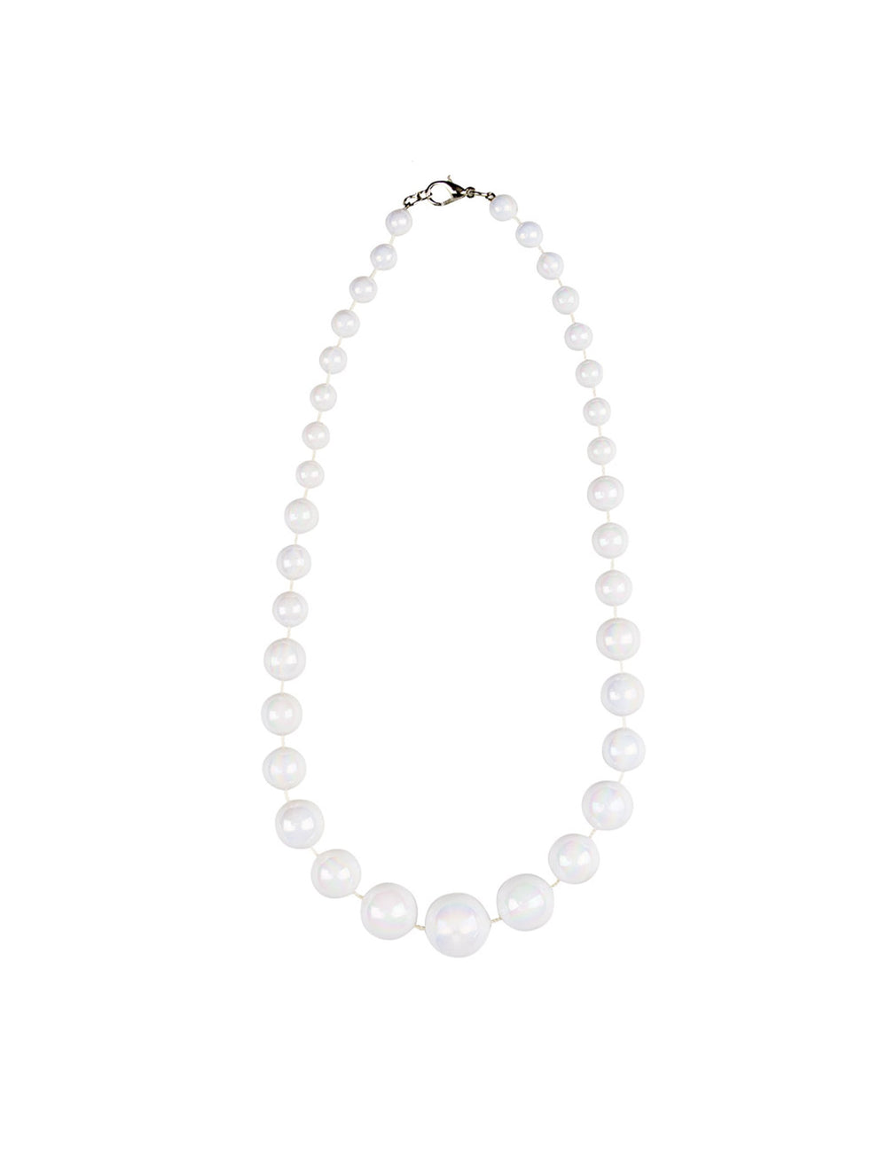 Vue à plat du collier court de perles pour femme