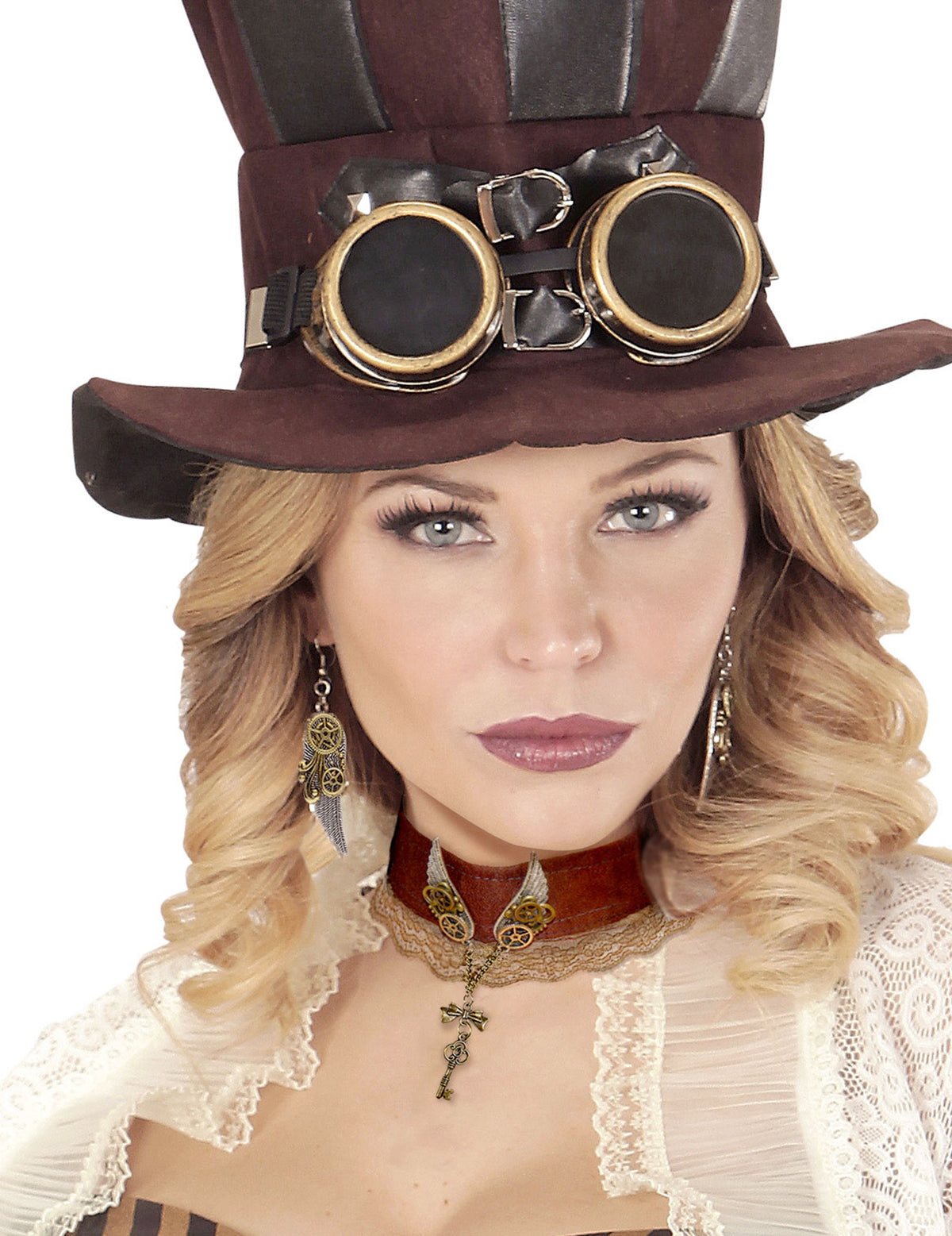 Gros plan du collier ras de cou steampunk pour adulte