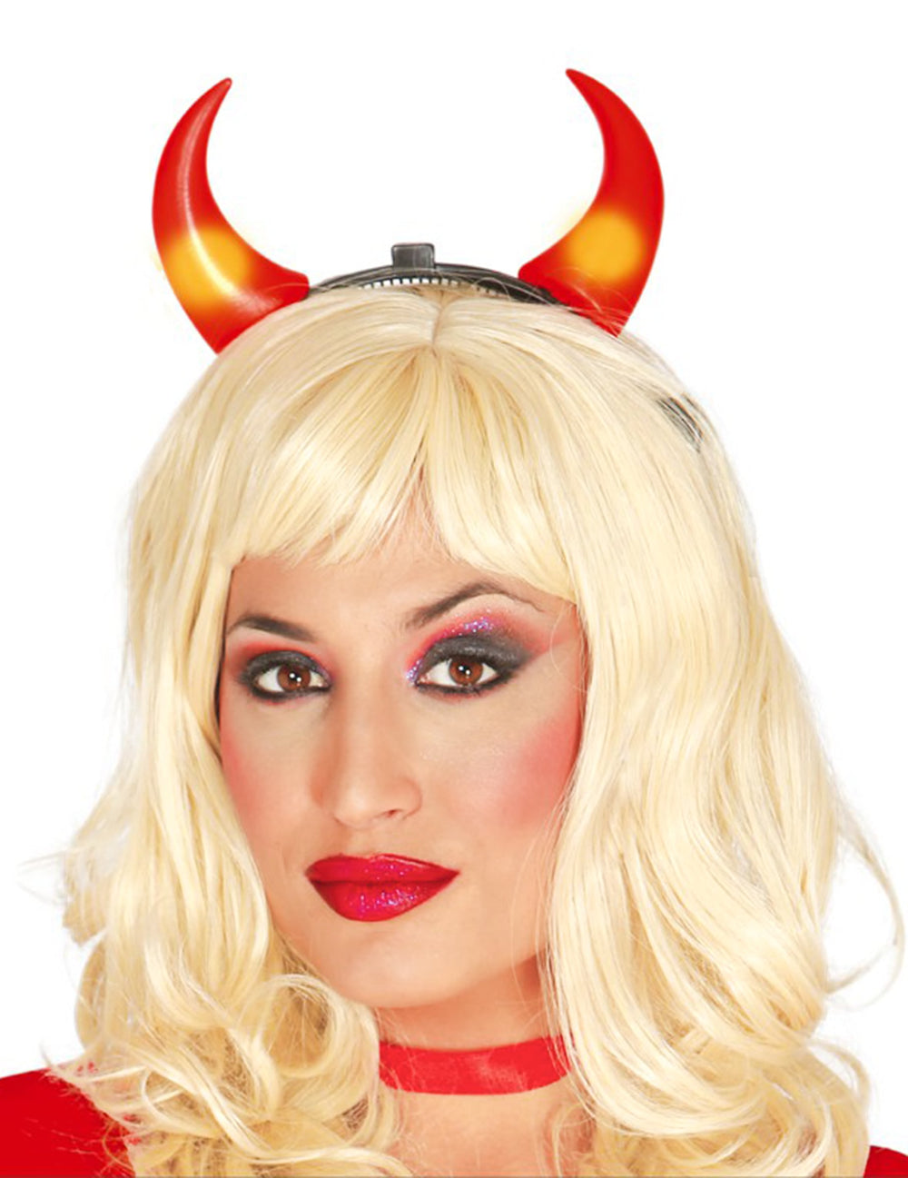 Gros plan des cornes lumineuses de diable