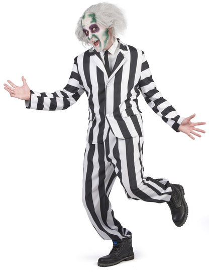 Pose dynamique du costume de fantôme rayé