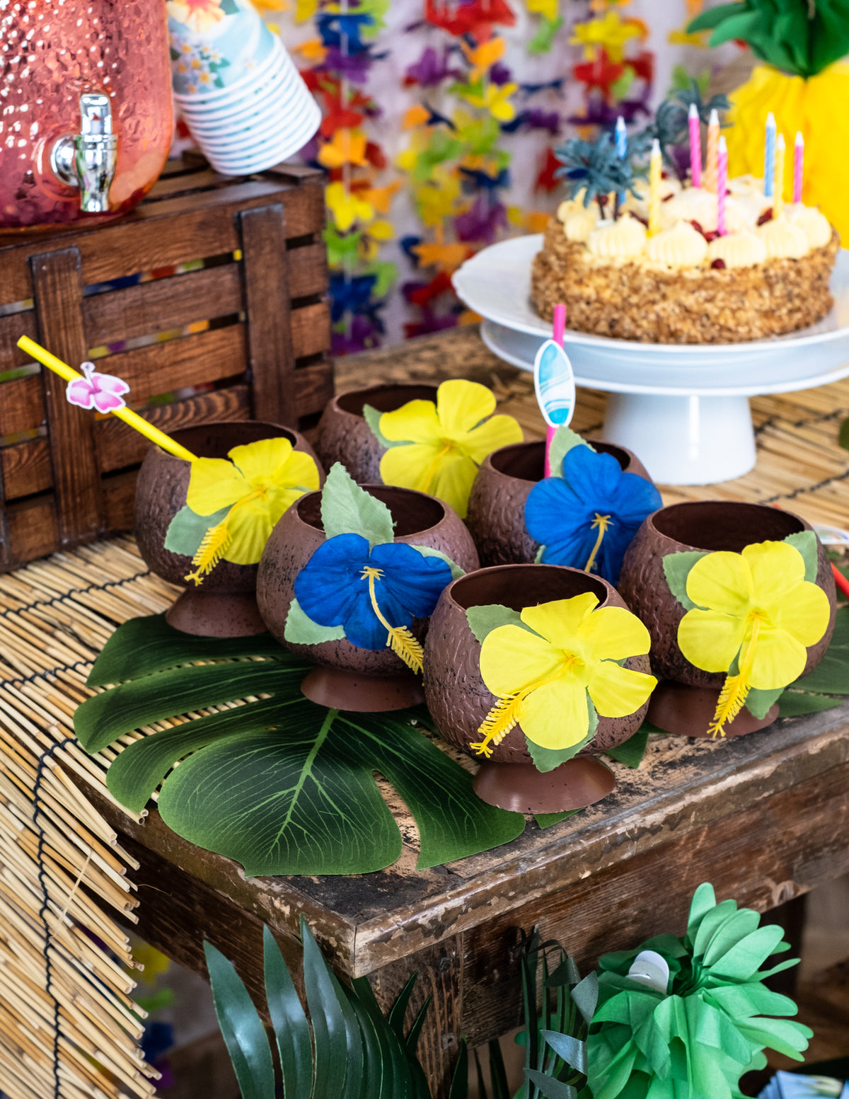 Mise en situation sur une table de fête de la Coupe Hawaï noix de coco tropicale