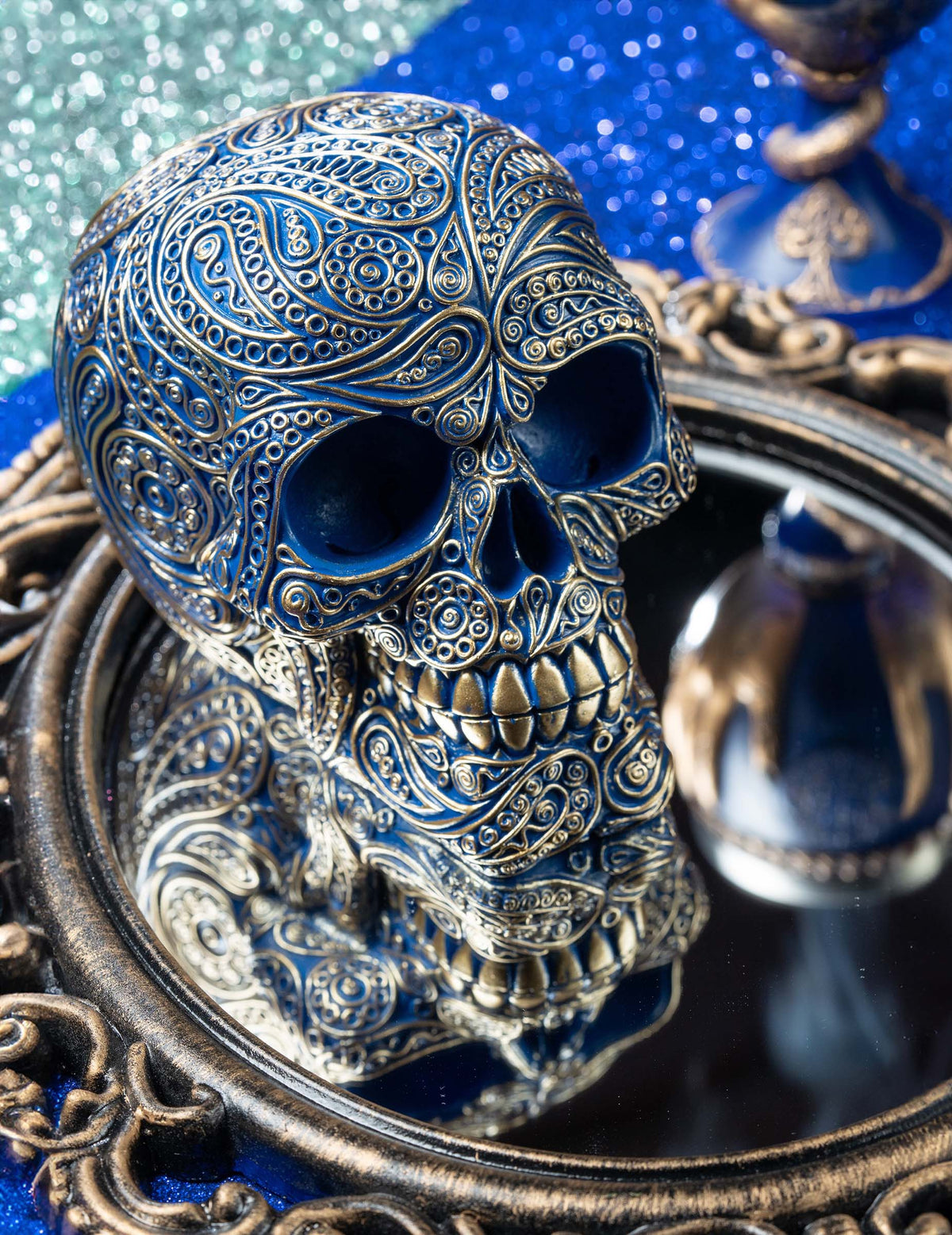 Vue de profil avec reflet du crâne baroque pour décoration
