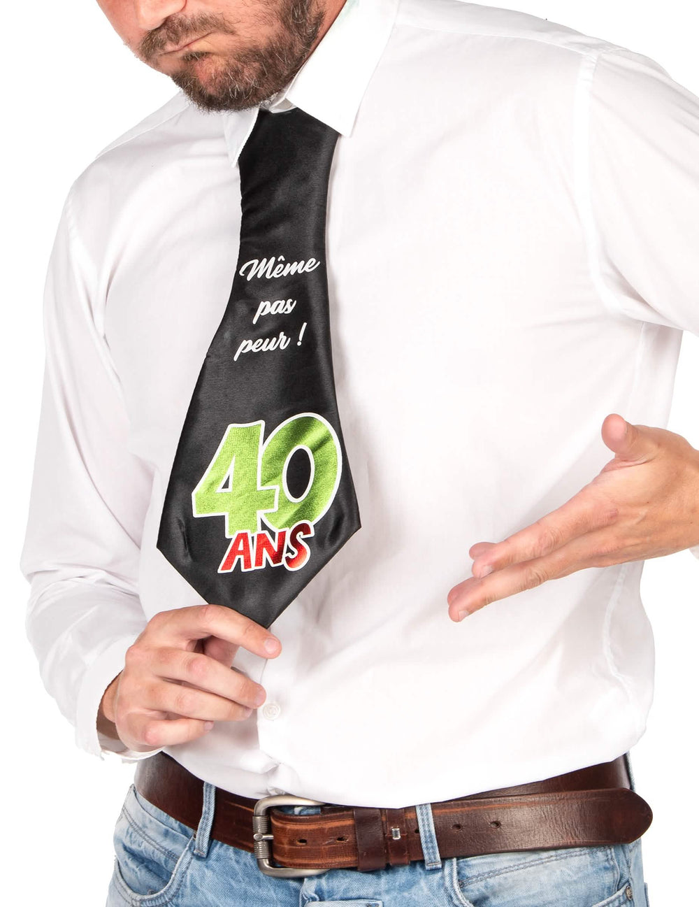 Vista frontal da gravata humorística 40 anos