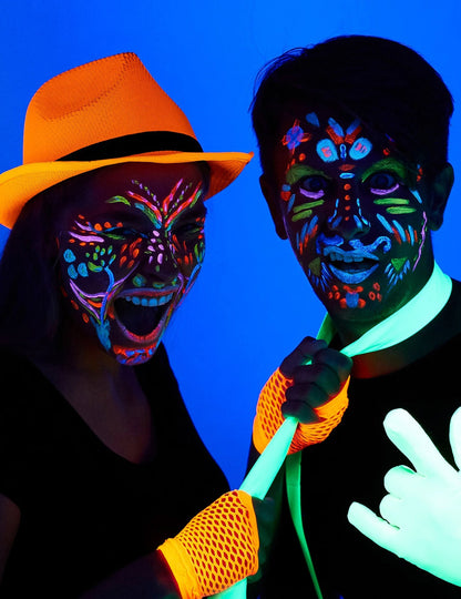 Maquillage fluorescent réalisé avec la crème maquillage professionnelle UV pour adulte et enfant