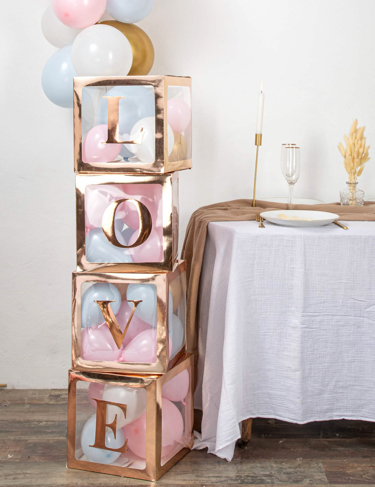 Cubos empilhados formando a palavra LOVE do cubo com balões transparente personalizável para decoração de festa ouro rosa