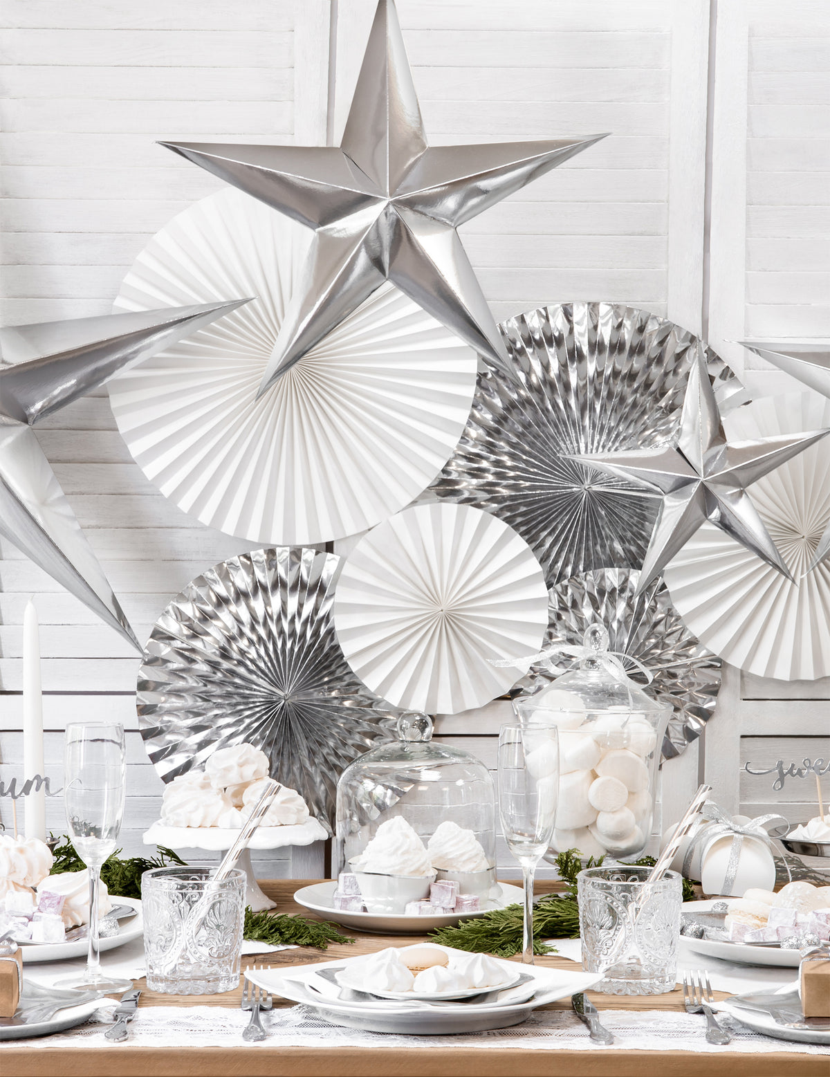 Décoration murale avec la décoration à suspendre étoile pour Noël