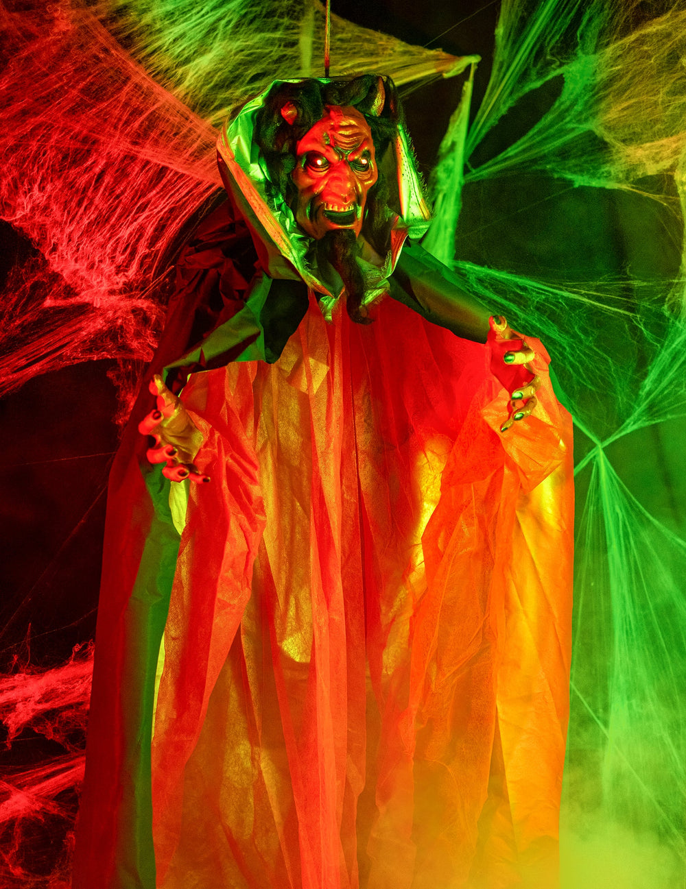 Gros plan sur le visage de la décoration animée et lumineuse démon