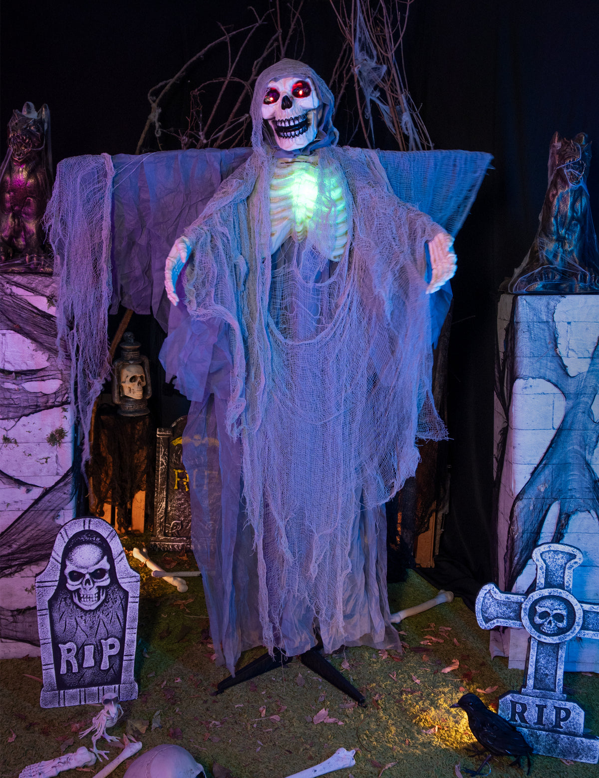 Decoração animada guardião da cripta aterrador com movimentos 170 cm