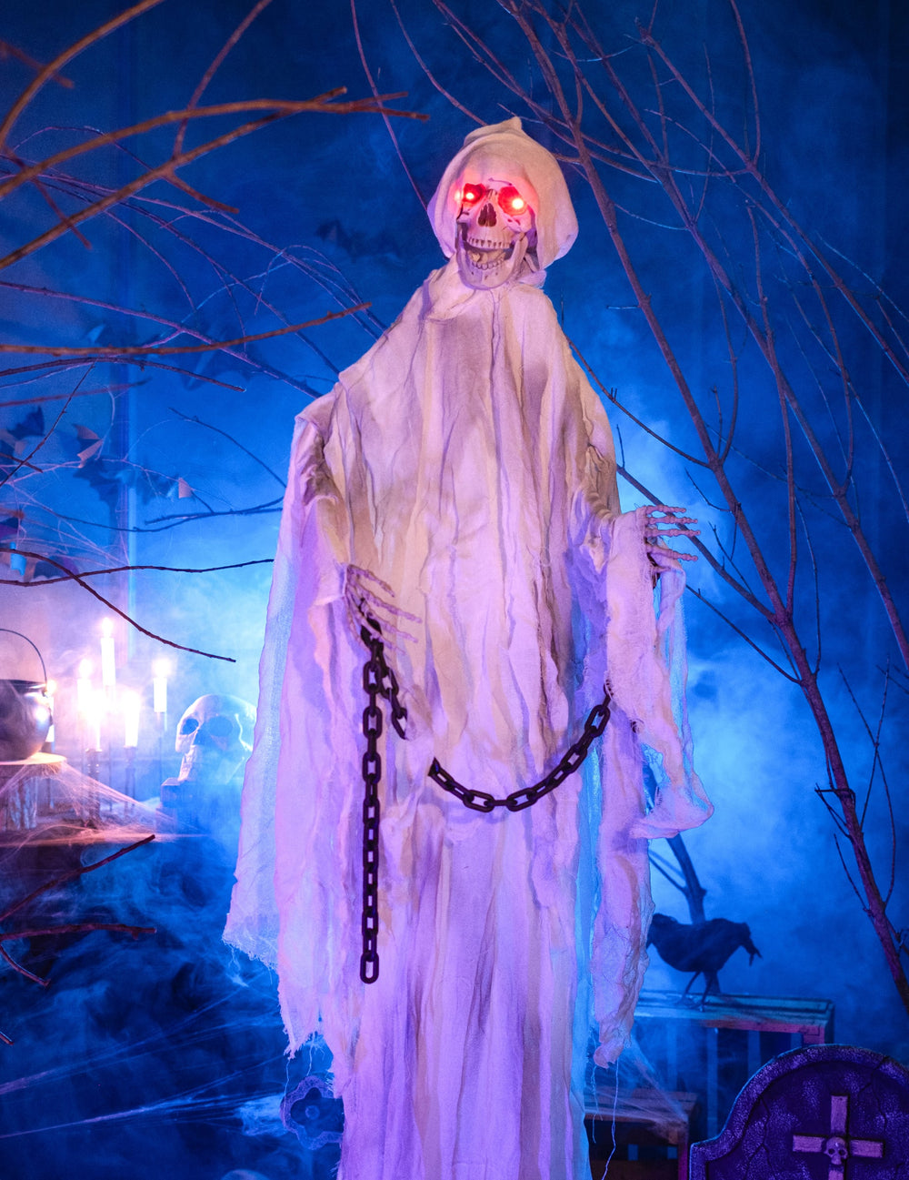 Mise en situation d'Halloween de la décoration debout Fantôme enchainé
