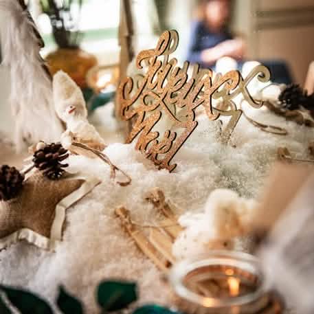 Decoração em madeira Feliz natal para mesa cobre com brilhantes