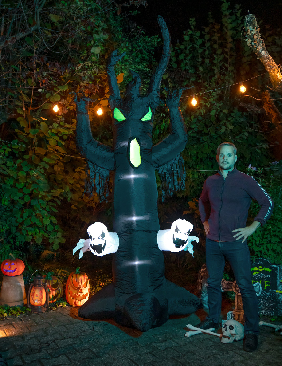 Decoração insuflável gigante Árvore negra do mal 270 cm