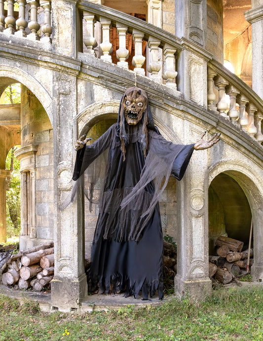 Mise en situation de la décoration Halloween géante sorcière zombie