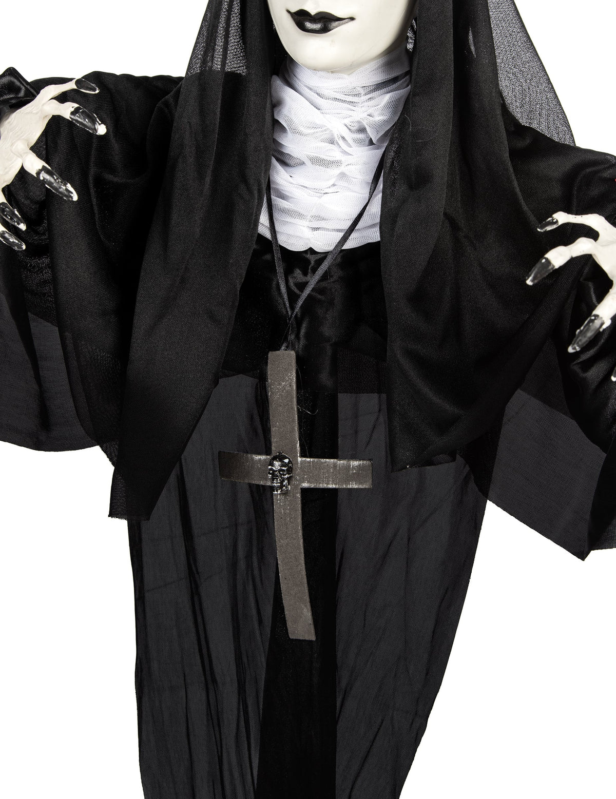 Gros plan sur le pendentif croix avec tête de mort de la décoration lumineuse nonne suspendue