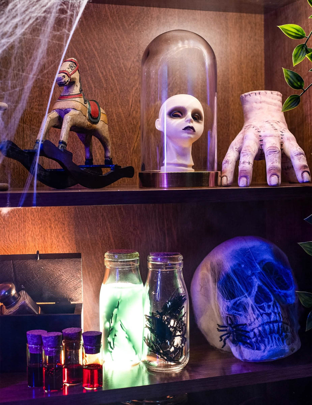 Ambientação das decorações de cabeças de bonecas cadavéricas