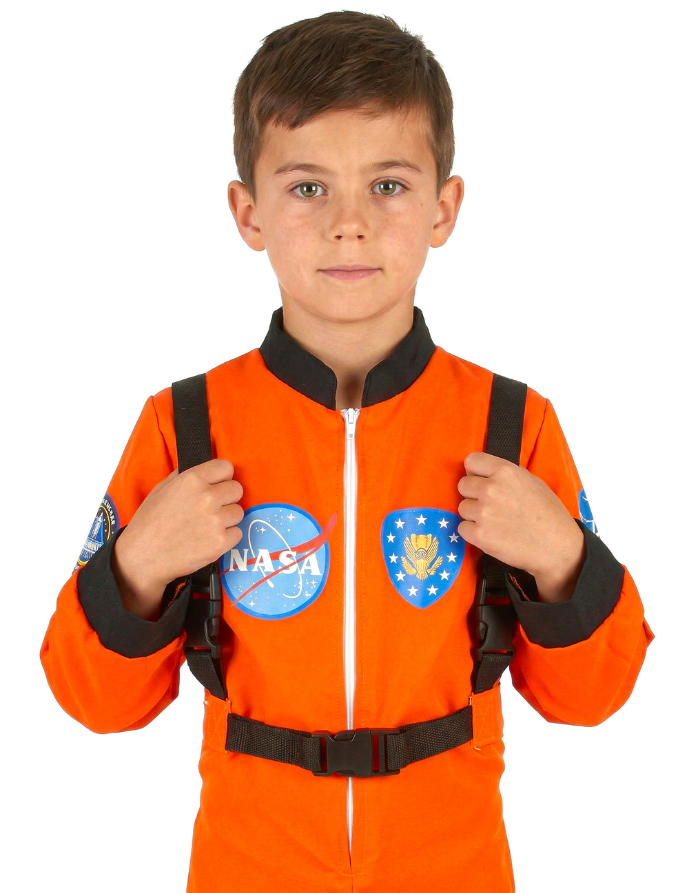 Gros plan sur les écussons et le harnais du déguisement d'astronaute