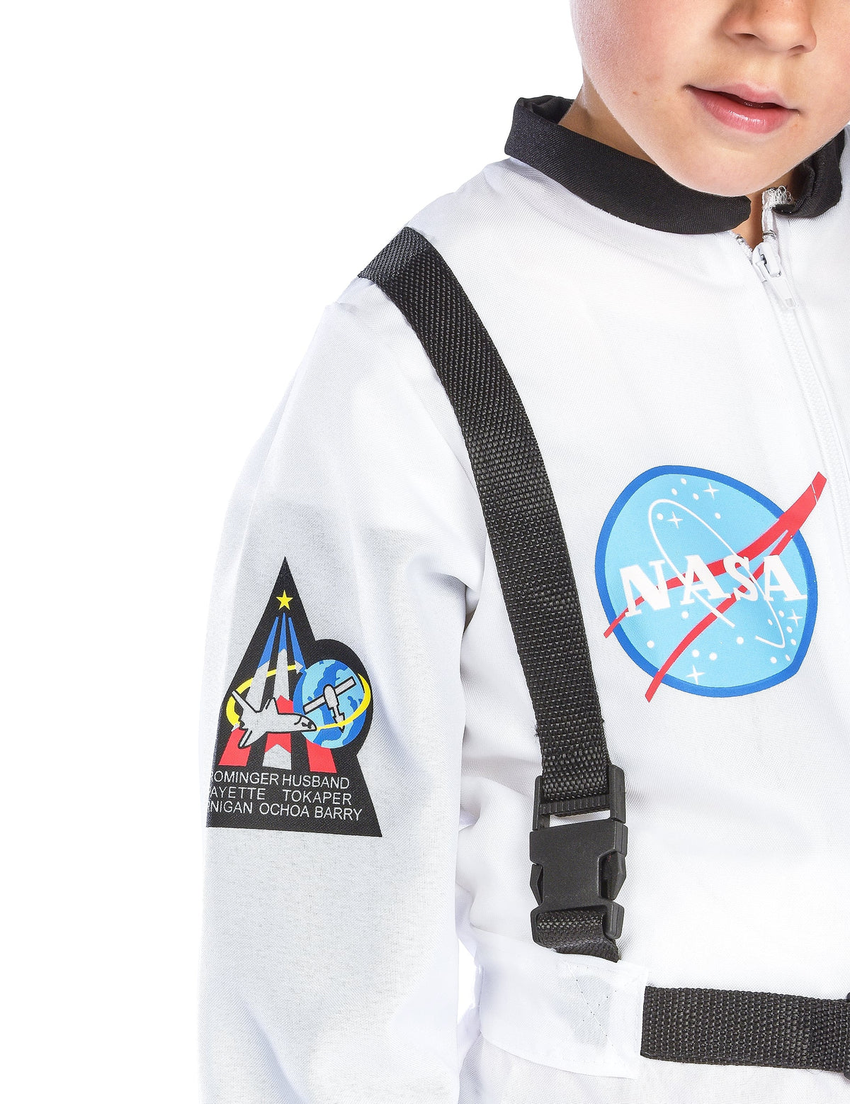 Détail du logo NASA et de la sangle du déguisement d'astronaute pour enfant