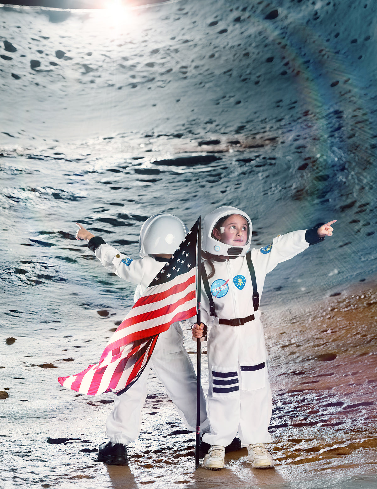 Mise en situation avec drapeau du déguisement d'astronaute pour enfant