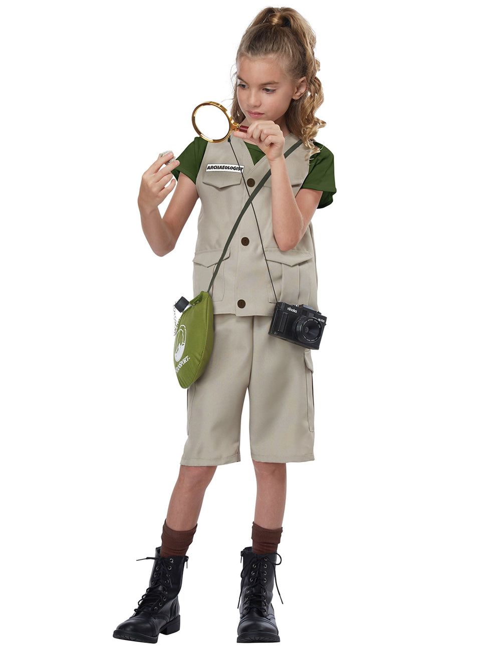 Vue de face avec loupe et accessoires du déguisement d'aventurier luxe pour enfant