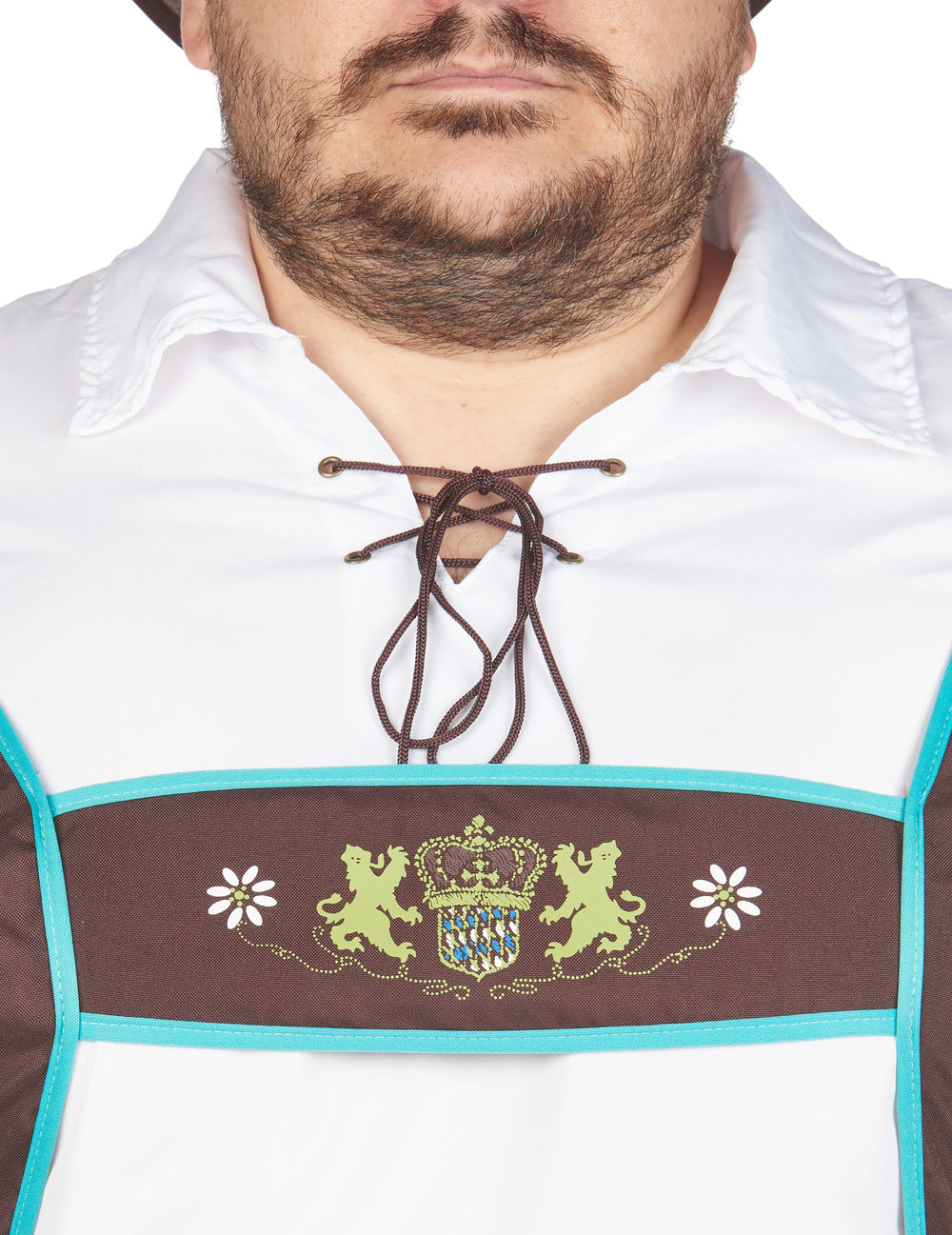 Détail du plastron brodé et du laçage du déguisement bavarois salopette