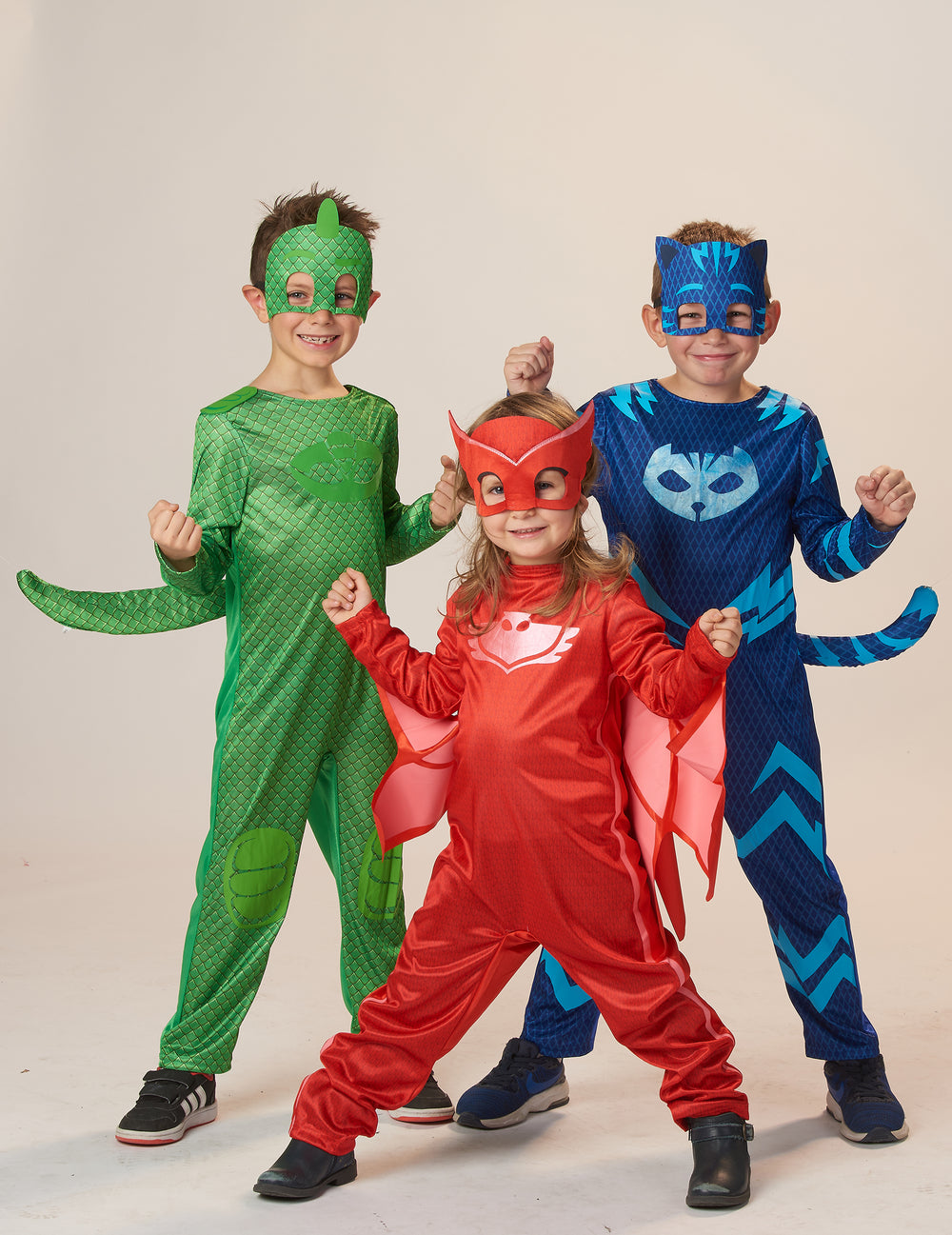 Vue d'ensemble avec Yoyo et Gluglu du déguisement Bibou Pyjamasques pour enfant