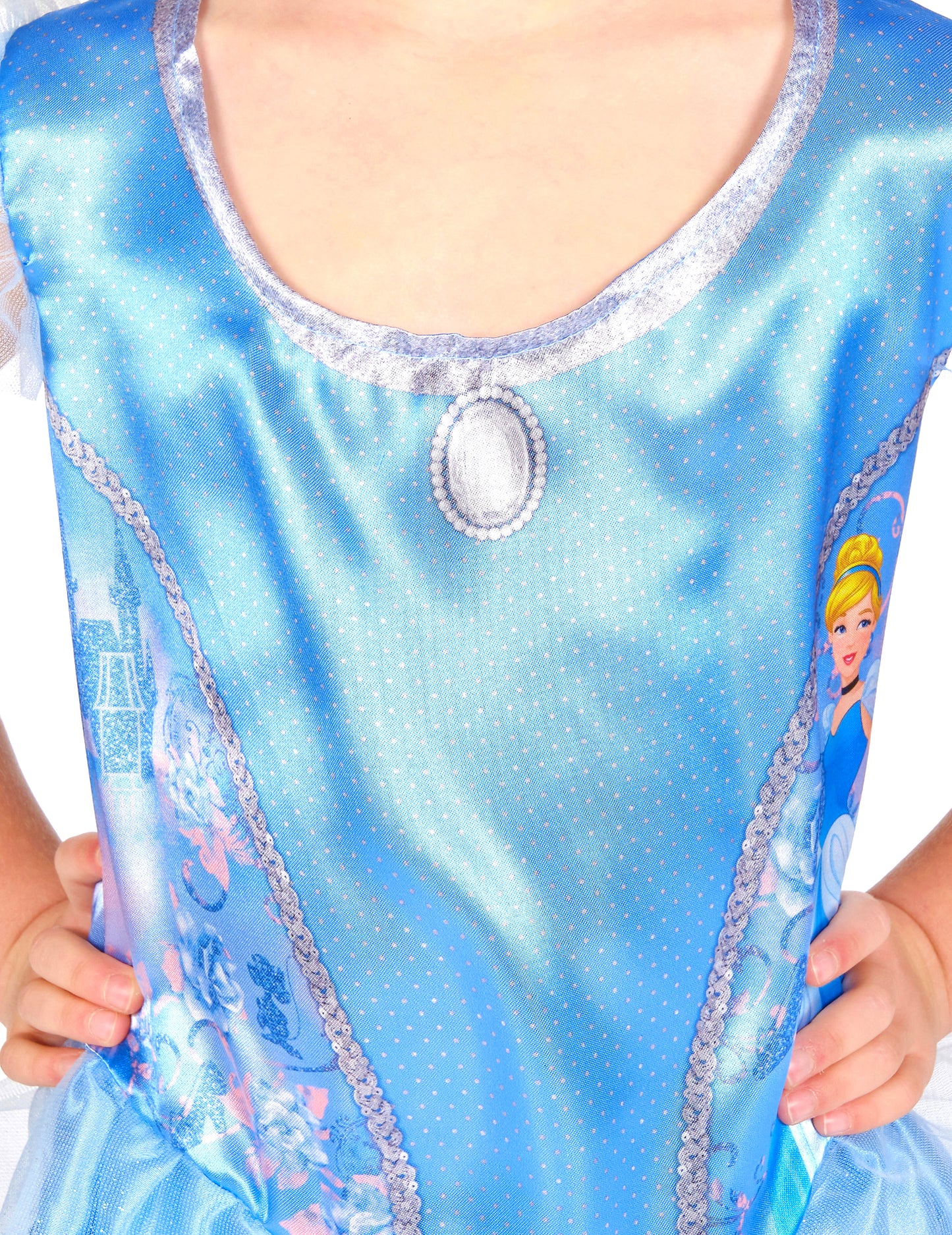 Détail de l'encolure et du médaillon du déguisement Cendrillon™ basique pour enfant