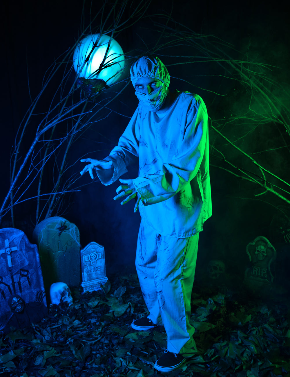Mise en scène du déguisement de chirurgien zombie