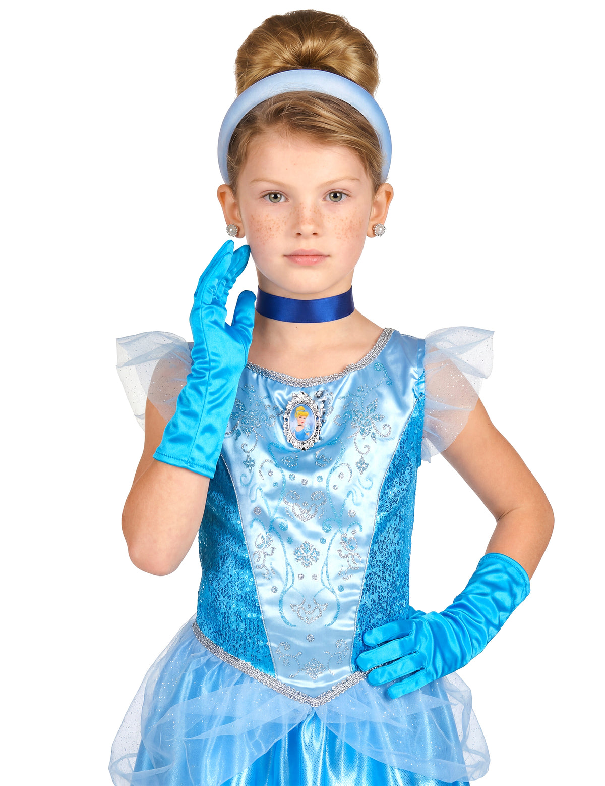 Gros plan sur le buste et les accessoires du déguisement classique Cendrillon pour fille