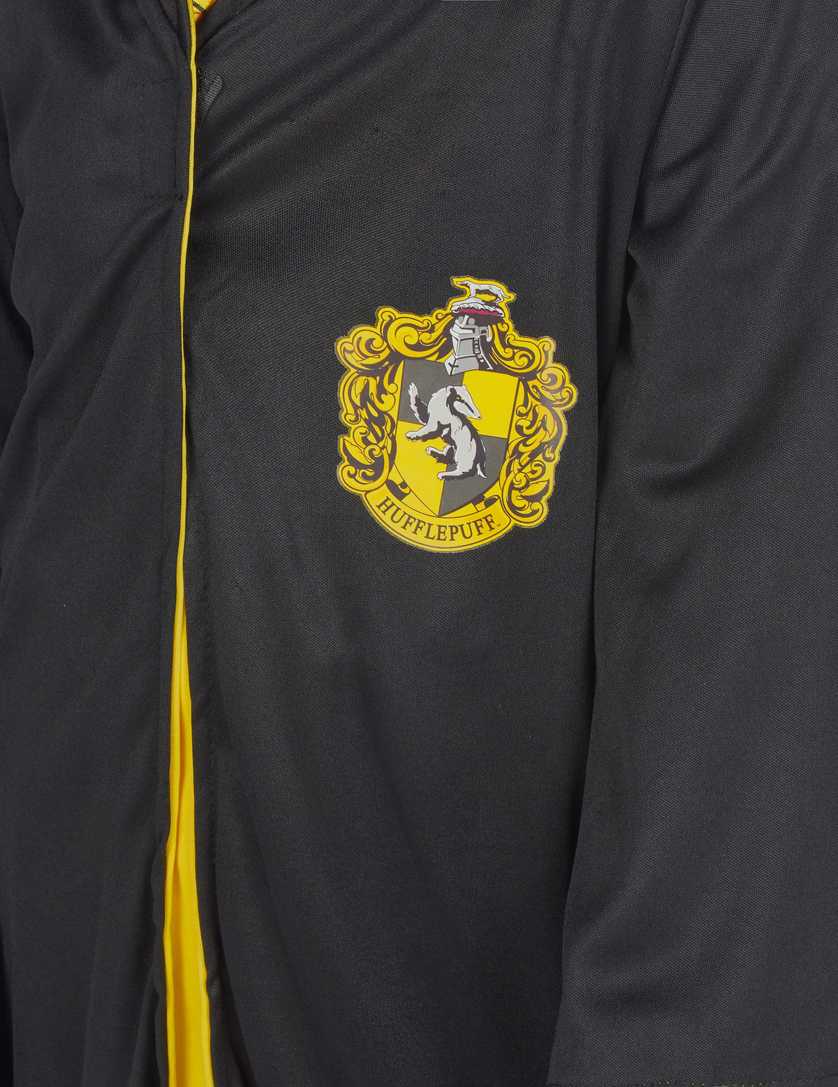 Détail de l'écusson du déguisement classique Poufsouffle Harry Potter™ enfant