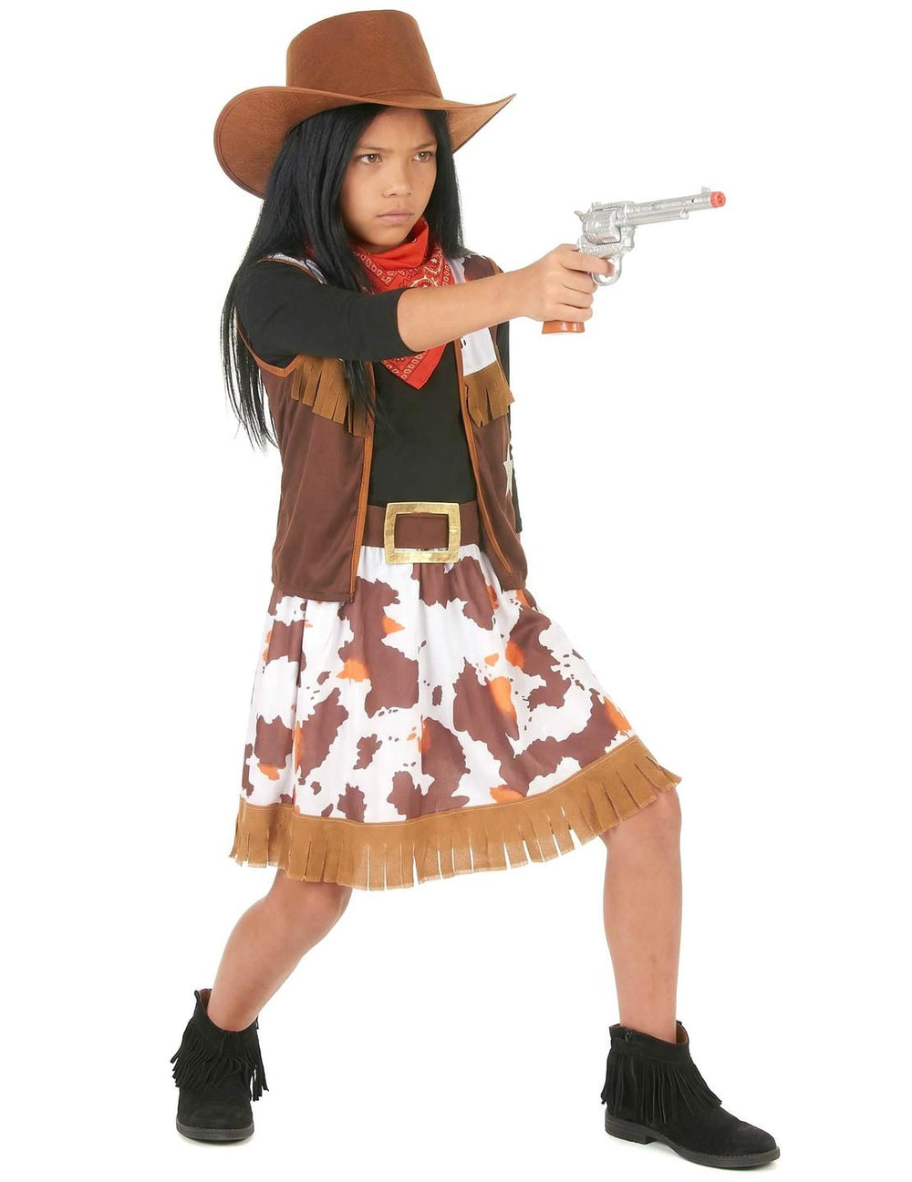 Vista de perfil com pistola do fato de cowboy do Oeste