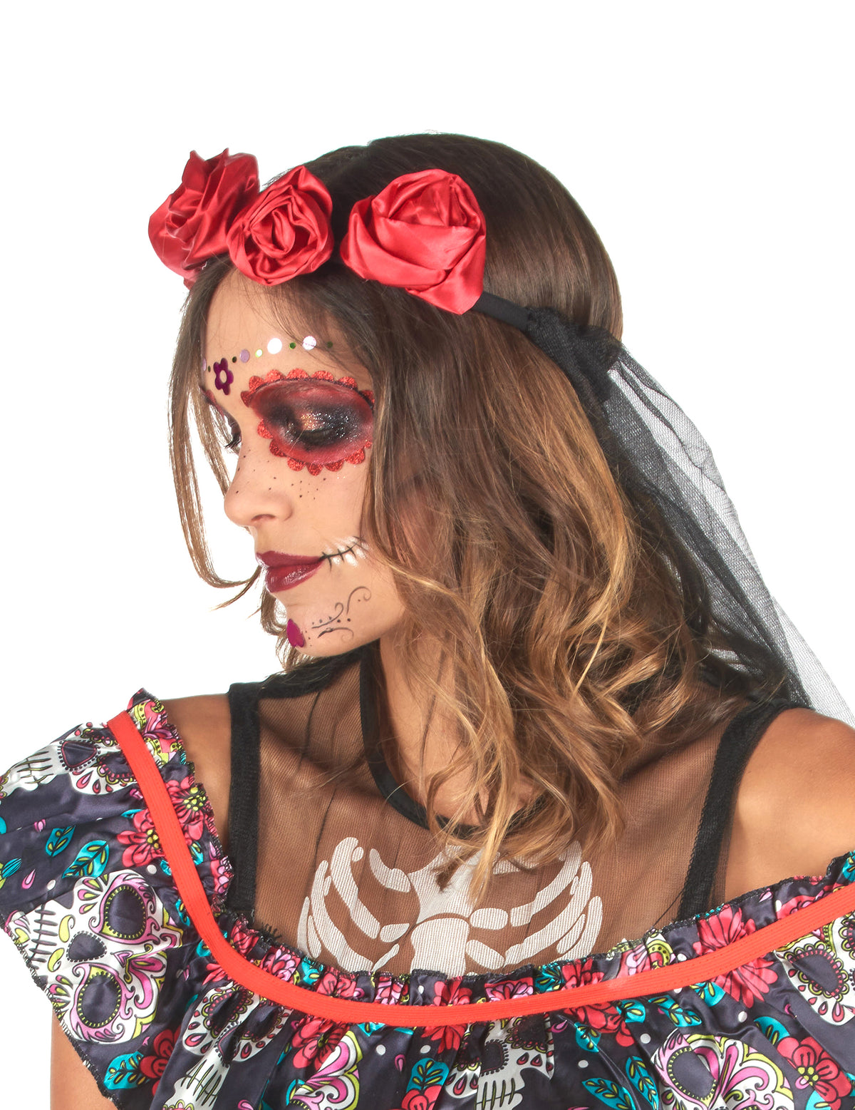 Vue de profil du maquillage et du serre-tête à fleurs du déguisement Dia de los Muertos pour femme