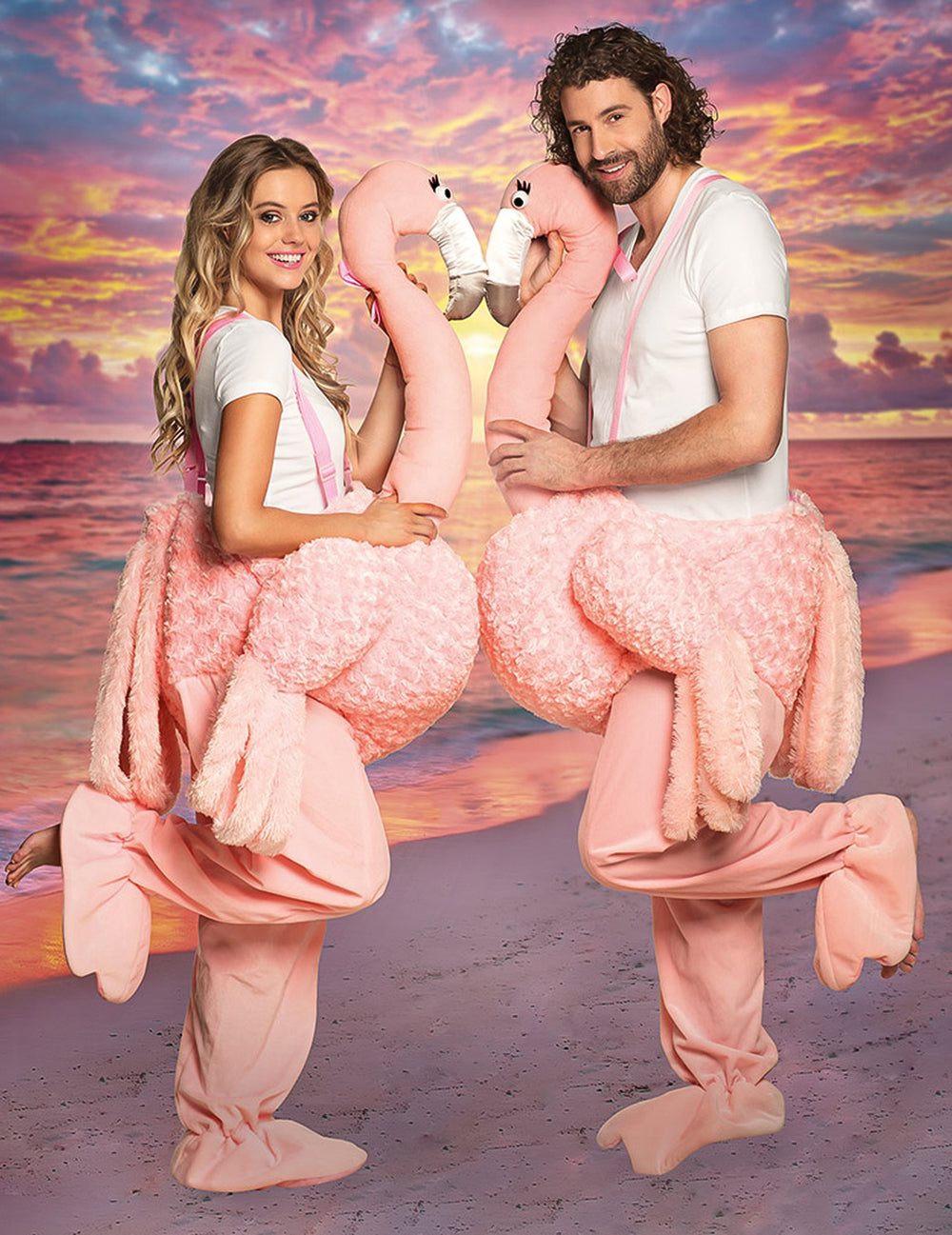 Vue de face en duo du déguisement à dos de flamant rose