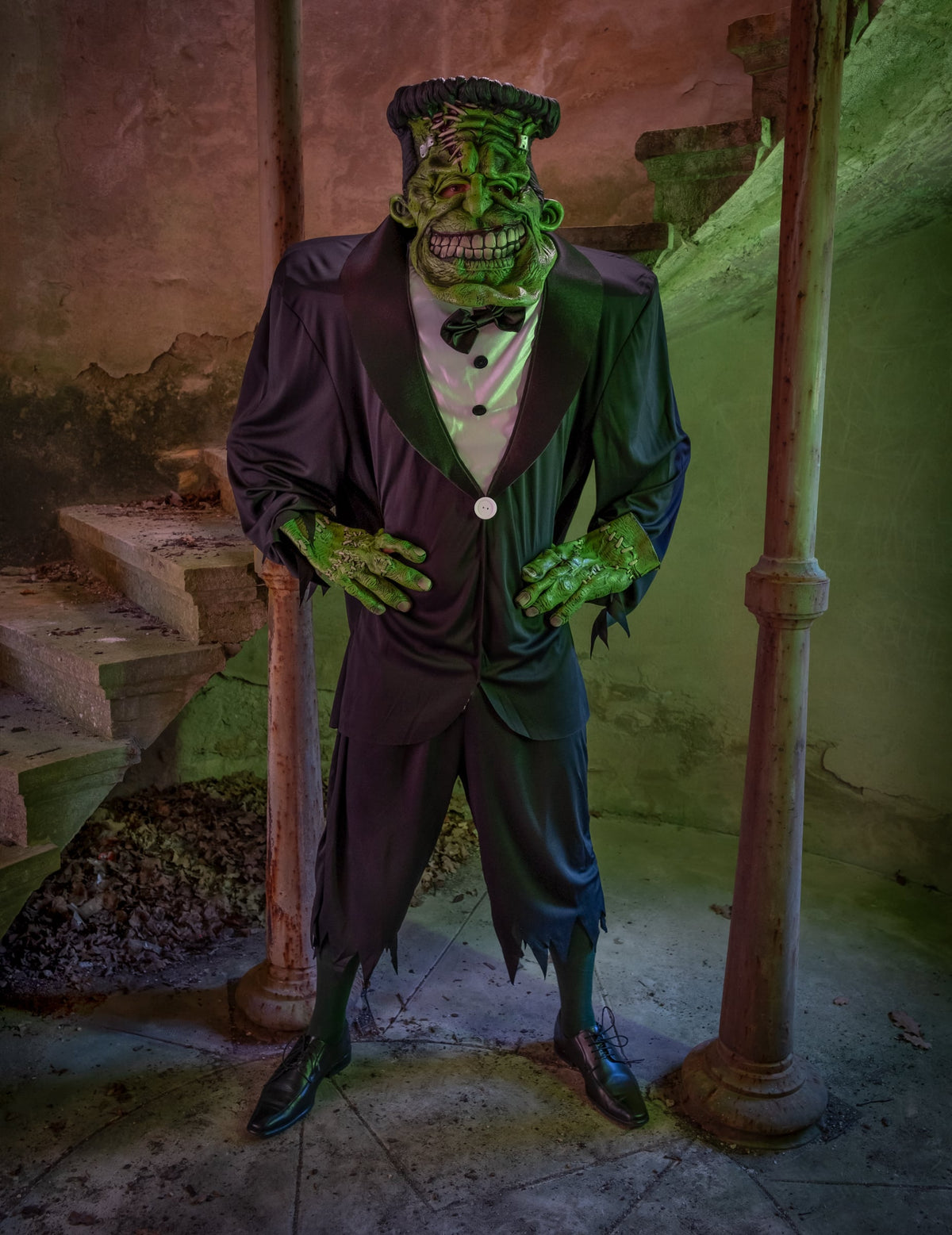 Vue de face du déguisement de Frankenstein pour adulte