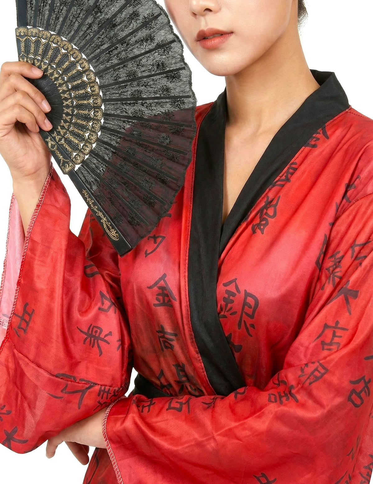 Gros plan sur l'éventail et le col du déguisement kimono geisha